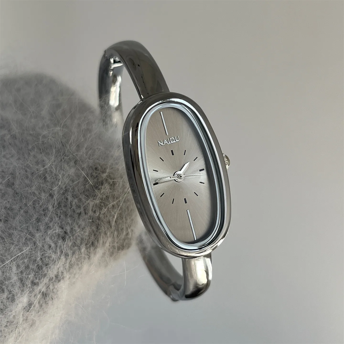 Ретро литературный минималистичный высококачественный серый циферблат, женские часы-указатель, кварцевые часы-браслет, идеальный подарок для женщин, женские аксессуары
Ретро литературный минималистичный высококачественный серый циферблат, женские часы-указатель, кварцевые часы-браслет, идеальный подарок для женщин, женские аксессуары