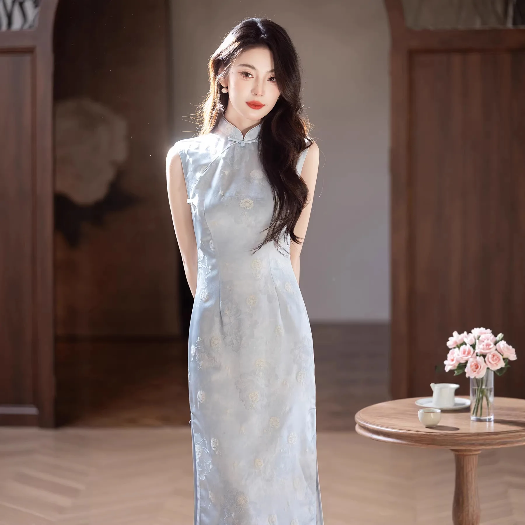 2026 Summer New Chinese Style Improved Young Style Temperament Slim Fit Long Sleeveless High-end Qipao
2026 Summer New Chinese Style Improved Young Style Temperament Slim Fit Long Sleeveless High-end Qipao