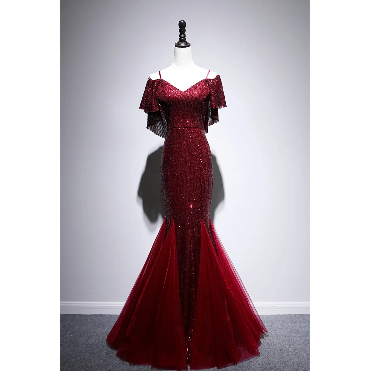 Women Burgundy Sparkly Exquisite Sequins Party Dress Elegant Backless Lacing Up Long Mermaid Evening Dress Toast Clothing
Women Burgundy Sparkly Exquisite Sequins Party Dress Elegant Backless Lacing Up Long Mermaid Evening Dress Toast Clothing