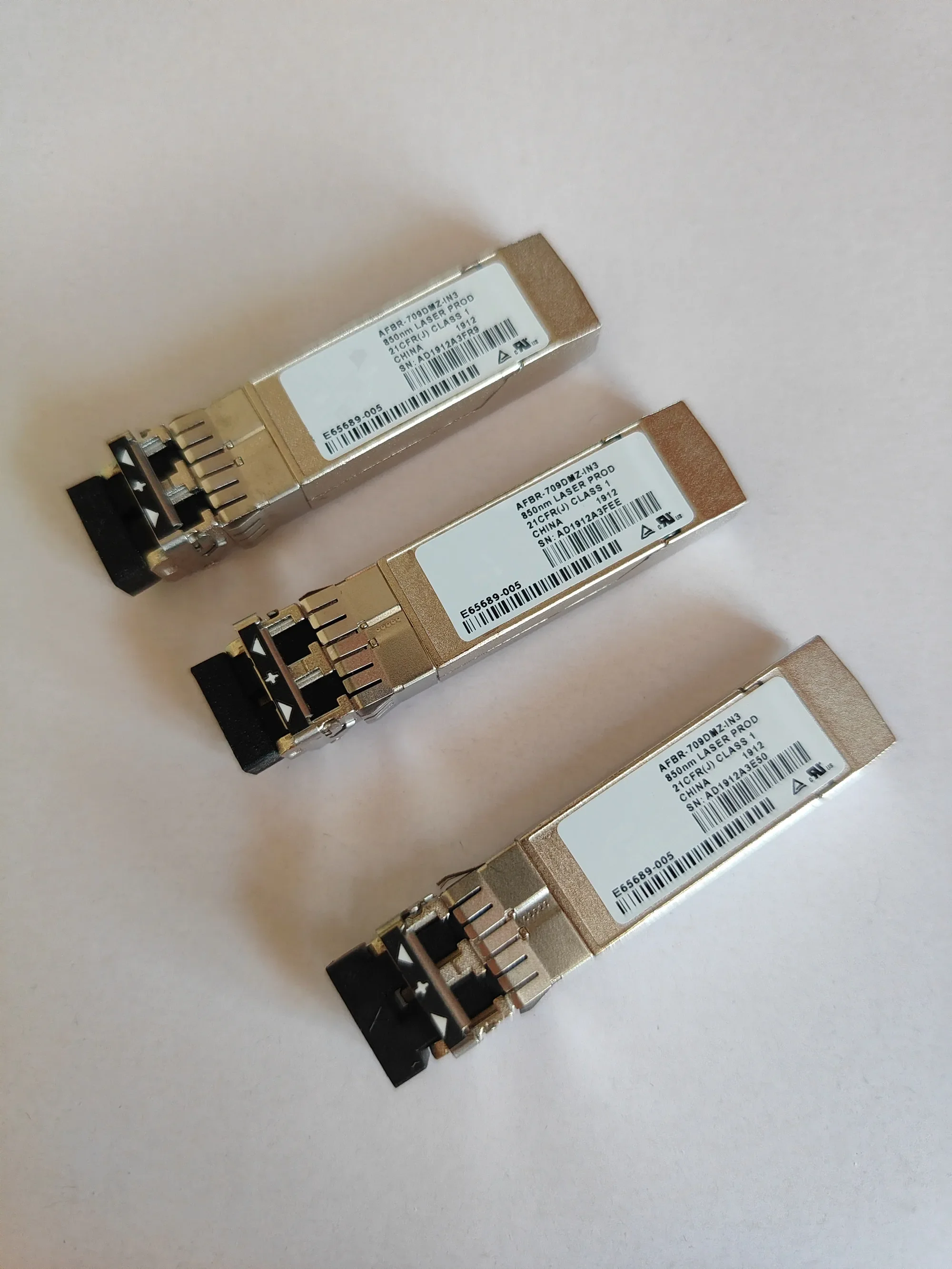 Fiber Module 10g SFP AFBR-709DMZ-IN3 E10GSFPSR/850NM X520 X710 network adapter general purpose module/10G transceiver
Fiber Module 10g SFP AFBR-709DMZ-IN3 E10GSFPSR/850NM X520 X710 network adapter general purpose module/10G transceiver