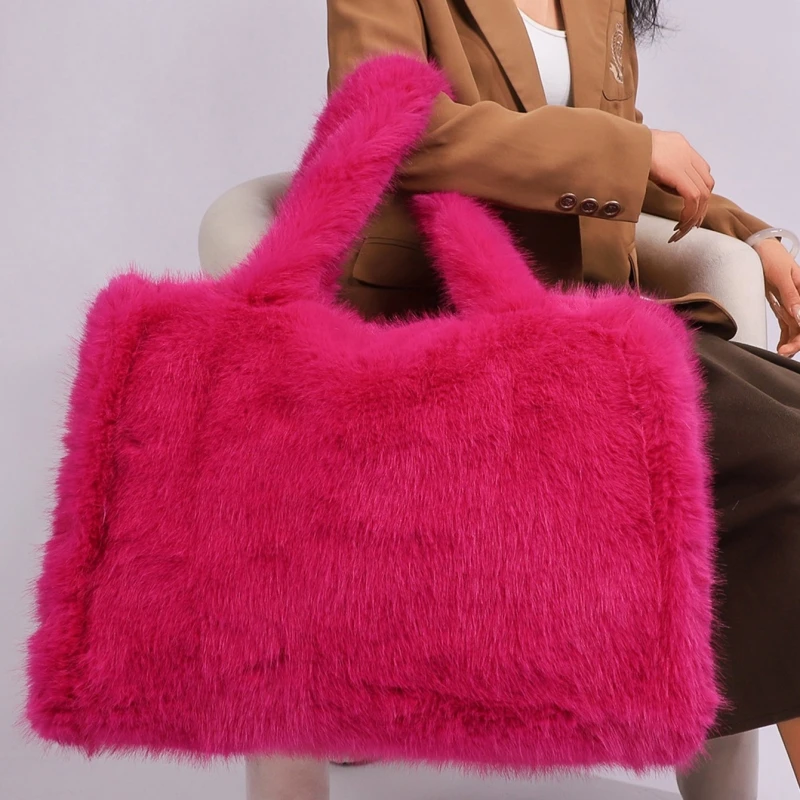 2025 Winter New Oversize Artificial Fox Fur Tote Bag Solid Color Simple Soft Fluffy Shoulder Bag with Long Plush Shoulder Strap
2025 Winter New Oversize Artificial Fox Fur Tote Bag Solid Color Simple Soft Fluffy Shoulder Bag with Long Plush Shoulder Strap