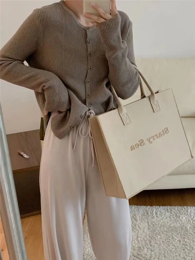 Рубашки с длинным рукавом, женские клетчатые блузки большого размера, на пуговицах спереди, с завязкой на талии, в полоску, винтажные эстетические осенние топы в консервативном стиле
Рубашки с длинным рукавом, женские клетчатые блузки большого размера, на пуговицах спереди, с завязкой на талии, в полоску, винтажные эстетические осенние топы в консервативном стиле