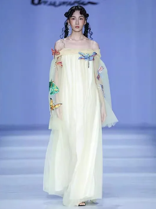 Платье-сетка Xunruo EabethAnisimow Collaborative Dragoy с вышивкой, в стиле середины века, свободного кроя, с длинными рукавами, в стиле фейри, с завышенной талией
Платье-сетка Xunruo EabethAnisimow Collaborative Dragoy с вышивкой, в стиле середины века, свободного кроя, с длинными рукавами, в стиле фейри, с завышенной талией