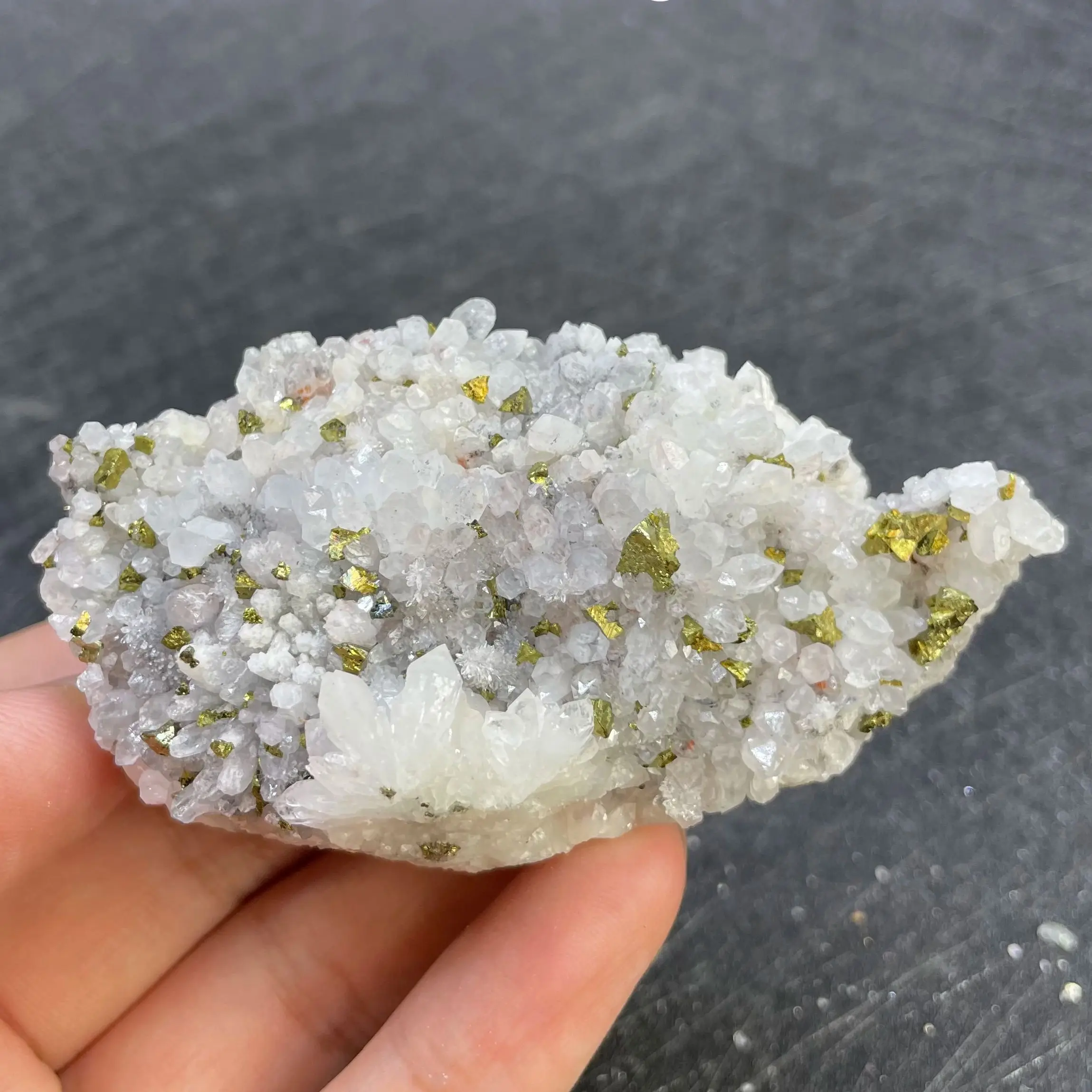 Natural Raw Stone Pyrite White Crystal Chalcopyrite Clear Quartz Cluster Mineral Specimen Rock Home Decoration Gift Healing
Natural Raw Stone Pyrite White Crystal Chalcopyrite Clear Quartz Cluster Mineral Specimen Rock Home Decoration Gift Healing