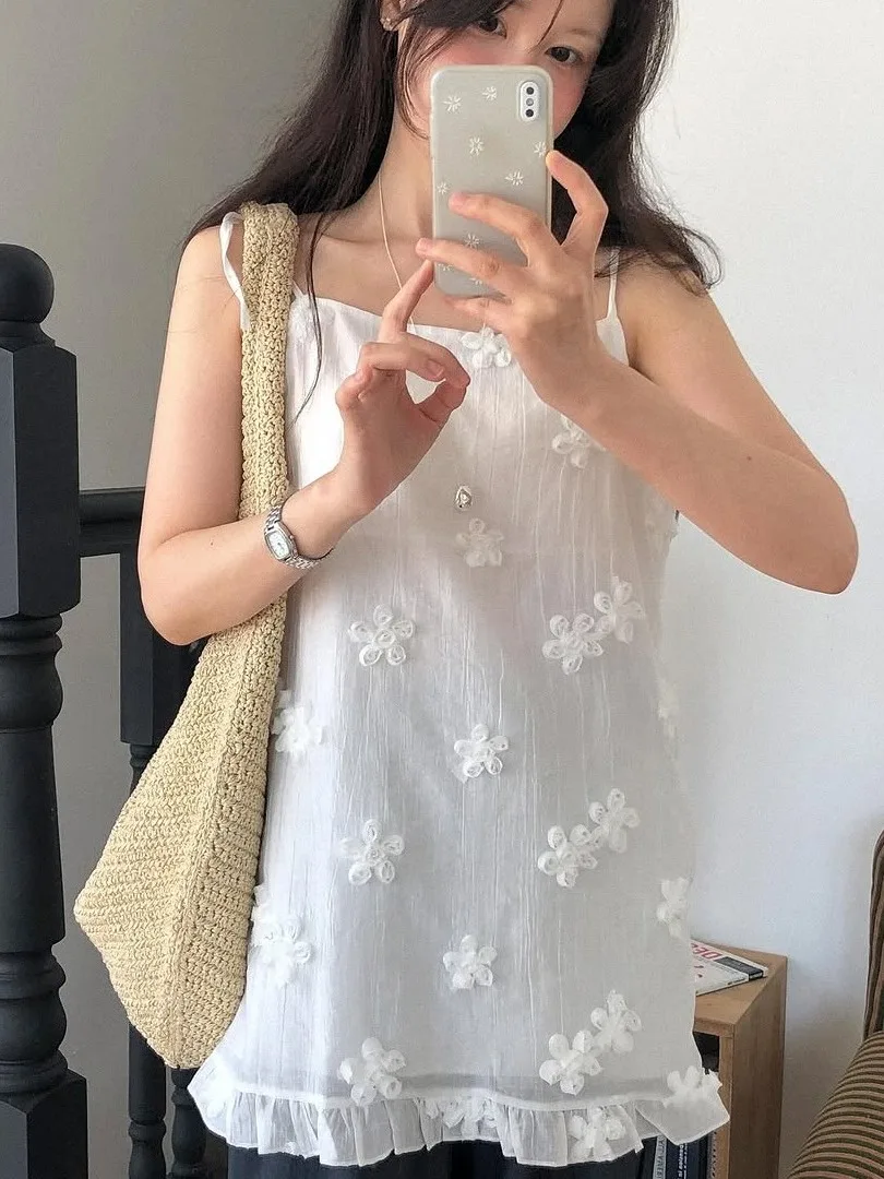 Chic Summer New Sweet Floral Embroidery Design Loose Casual Women's Tank Top Sleeveless Breathable Comfortable Fashion
Chic Summer New Sweet Floral Embroidery Design Loose Casual Women's Tank Top Sleeveless Breathable Comfortable Fashion