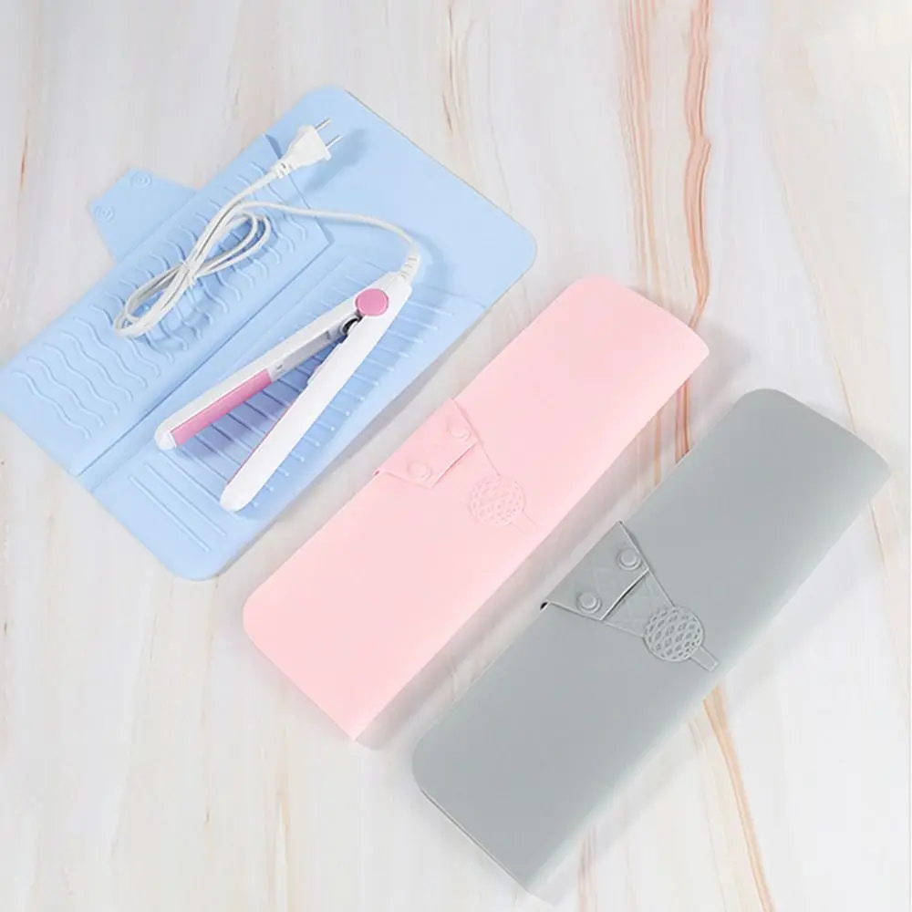 2 in 1 Hair Curler Storage Bag Folding Silicone Heat Resistant Mat Portable Dustproof Hair Tool Styling Organizer Women Gift
2 in 1 Hair Curler Storage Bag Folding Silicone Heat Resistant Mat Portable Dustproof Hair Tool Styling Organizer Women Gift