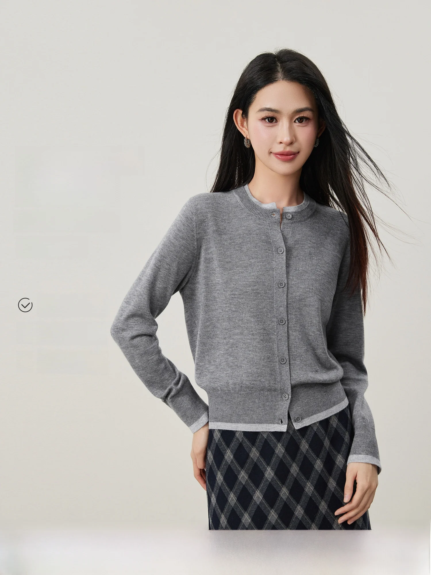 Miu Series Women's Knitted Woolen Sweater Spring 2026 Early Color Block Fake Two-Piece Open Cardigan Soft Style Regular Fit
Miu Series Women's Knitted Woolen Sweater Spring 2026 Early Color Block Fake Two-Piece Open Cardigan Soft Style Regular Fit