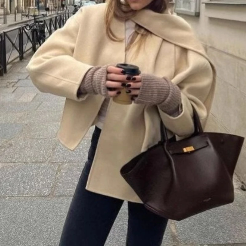 2024 New Long-sleeved Scarf Collar Autumn and Winter Woolen Jacket Short Loose Lazy Coat for Women
2024 New Long-sleeved Scarf Collar Autumn and Winter Woolen Jacket Short Loose Lazy Coat for Women