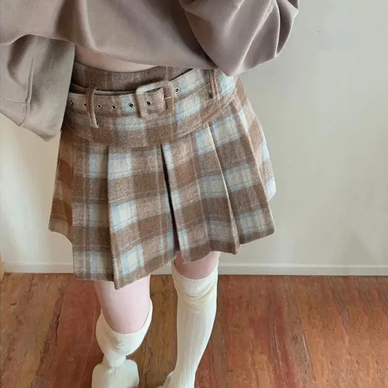2025 Vintage Plaid Print Wool Skirt Women Preppy Style Sweet Mini Skirts Korean Fashion Autumn Winter Retro Pleated Short Skirts
2025 Vintage Plaid Print Wool Skirt Women Preppy Style Sweet Mini Skirts Korean Fashion Autumn Winter Retro Pleated Short Skirts