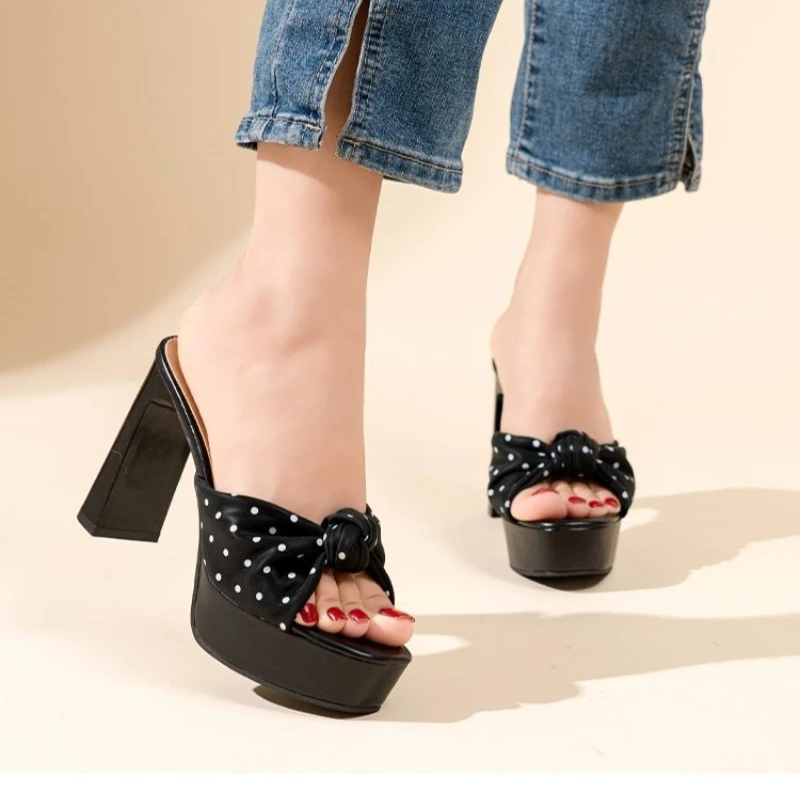 2026 Fashion Bow Pleated Platform Slippers Summer New Round Toe Open Toe Anti-slip Wear-resistant High Heels
2026 Fashion Bow Pleated Platform Slippers Summer New Round Toe Open Toe Anti-slip Wear-resistant High Heels