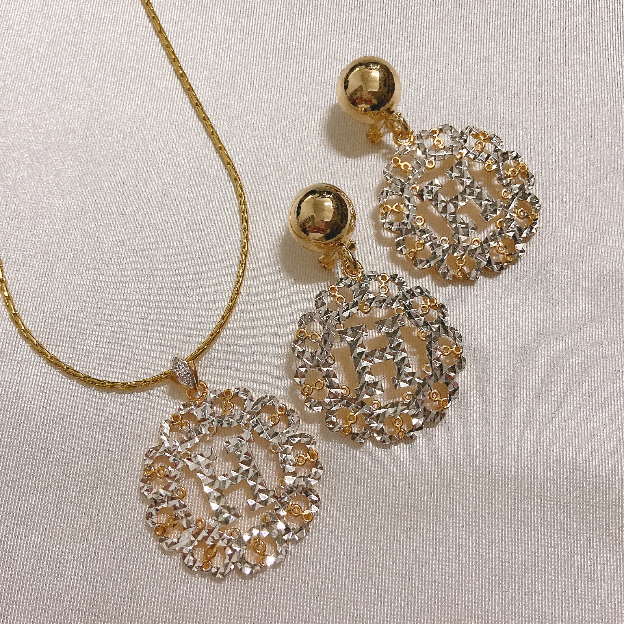 Yulaili позолоченный двухцветный круглый филигранный комплект ювелирных изделий, ожерелье и серьги для женщин, элегантный винтажный дизайн ET25028 
Yulaili позолоченный двухцветный круглый филигранный комплект ювелирных изделий, ожерелье и серьги для женщин, элегантный винтажный дизайн ET25028