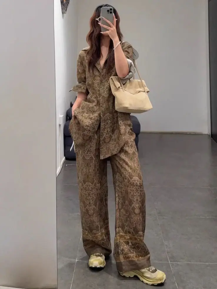 Women Retro Print 2-Piece Set Turn-down Collar Long Sleeve Single Breasted Shirt + High Waist Straight Wide Leg Pants Linen Suit
Women Retro Print 2-Piece Set Turn-down Collar Long Sleeve Single Breasted Shirt + High Waist Straight Wide Leg Pants Linen Suit