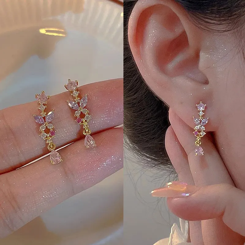 Butterfly Diamond Earrings Exquisite Versatile Design Sense Mori Sweet Earrings Women's Summer Earrings
Butterfly Diamond Earrings Exquisite Versatile Design Sense Mori Sweet Earrings Women's Summer Earrings
