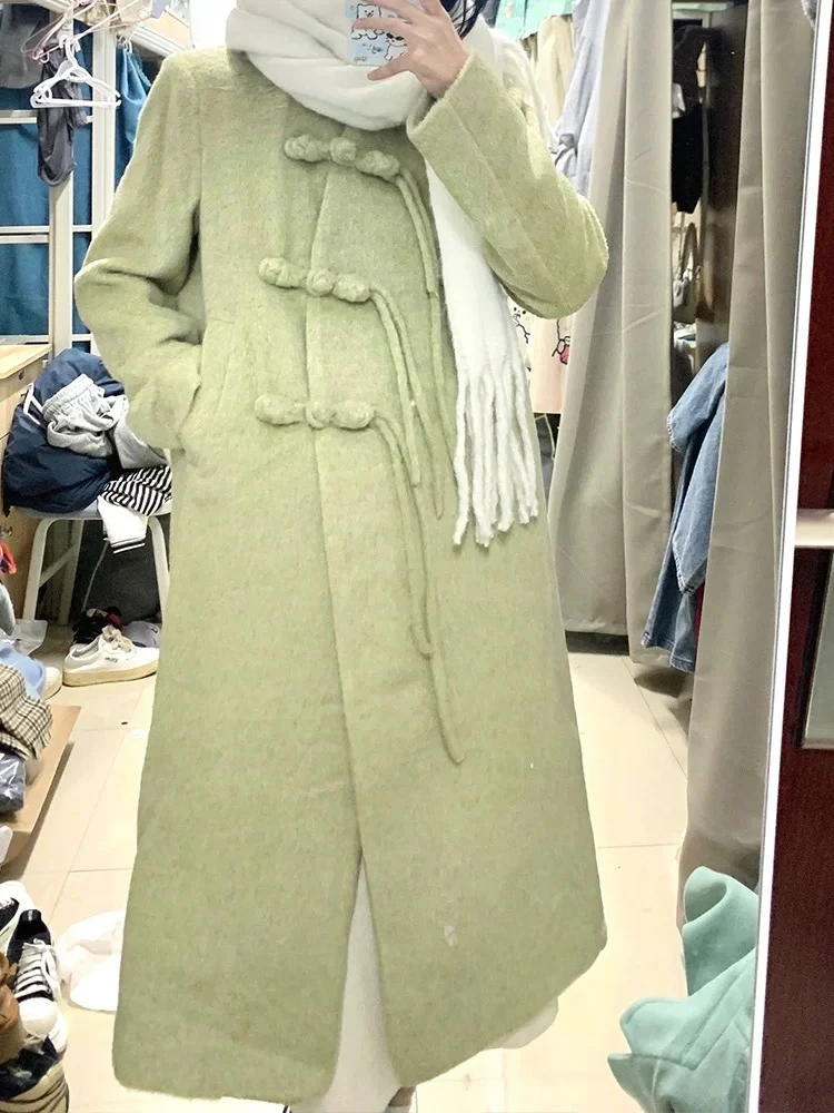 een Woolen Coat Chinese Sle Button Design V-Ne Midi Length Women's Faion Small Size Clothing Autumn Winter Outerwear
een Woolen Coat Chinese Sle Button Design V-Ne Midi Length Women's Faion Small Size Clothing Autumn Winter Outerwear