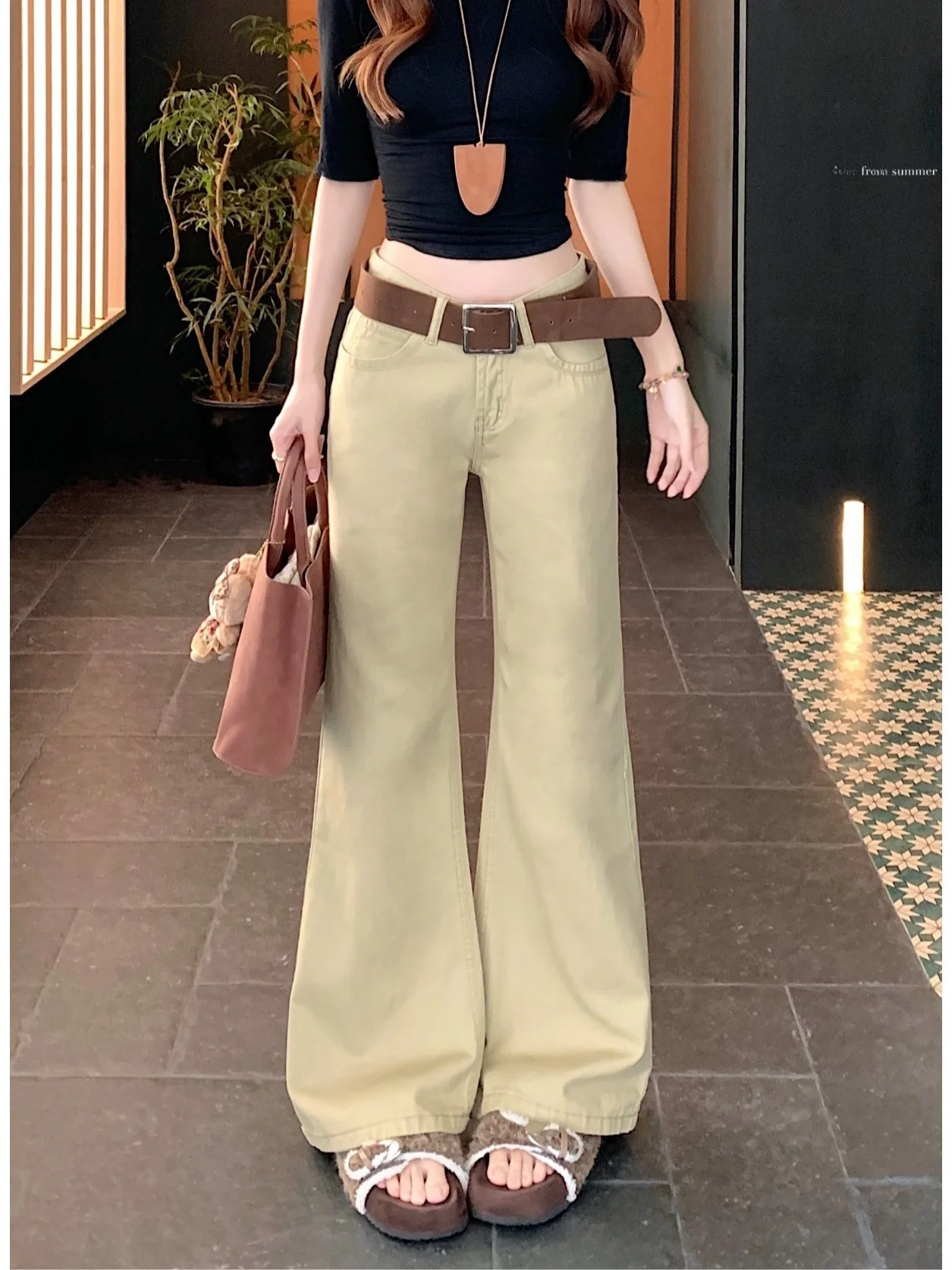 Low Waist Bell Bottom Wide Leg Khaki Jeans Women's Loose Fit Summer New Style American Retro Denim Pants Casual Commute Style
Low Waist Bell Bottom Wide Leg Khaki Jeans Women's Loose Fit Summer New Style American Retro Denim Pants Casual Commute Style