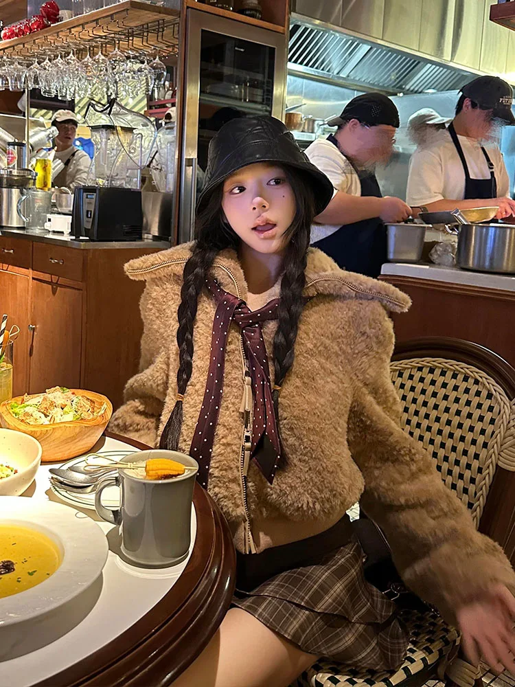 Новая женская куртка из овечьего меха 2025 года: короткая, повседневная, экологичная, теплая, свободного кроя, на молнии
Новая женская куртка из овечьего меха 2025 года: короткая, повседневная, экологичная, теплая, свободного кроя, на молнии