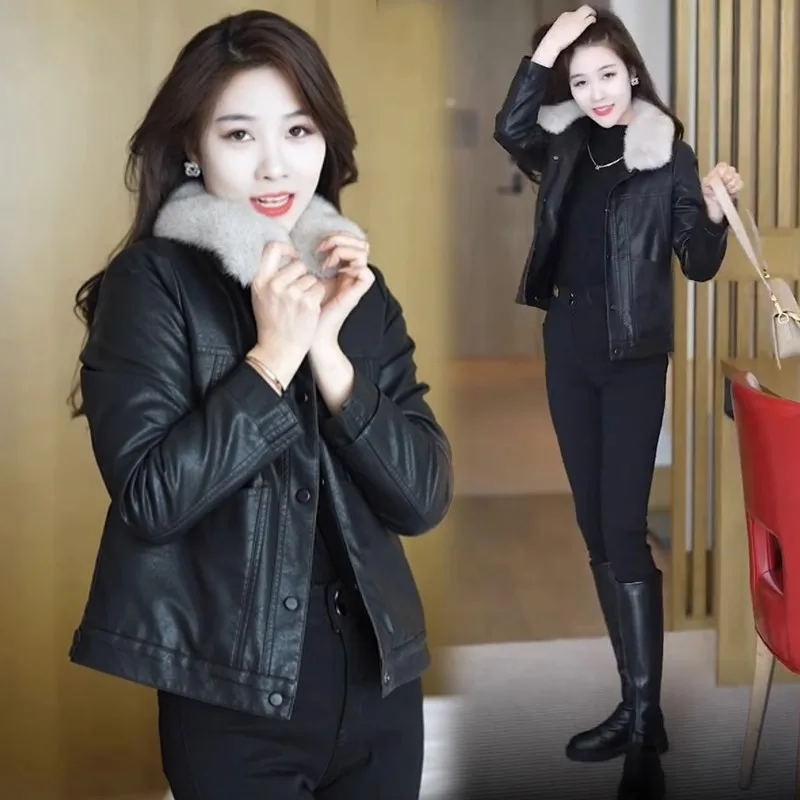 Ladies Faux Leather Jacket Thickened Fleece Warm Winter Coat Detachable Fur Collar Long Sleeve Casual Style PU Leather Coat
Ladies Faux Leather Jacket Thickened Fleece Warm Winter Coat Detachable Fur Collar Long Sleeve Casual Style PU Leather Coat