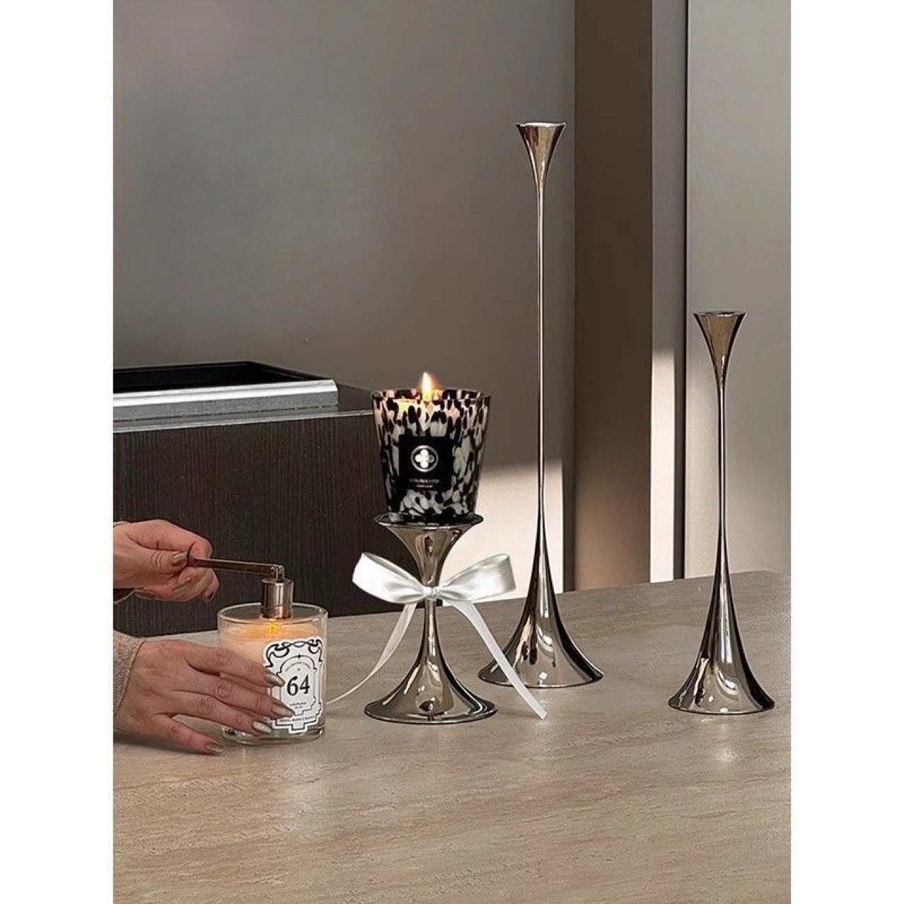 Metal creative light luxury silver three-piece candle candlestick romantic simple home decoration desktop ornaments
Metal creative light luxury silver three-piece candle candlestick romantic simple home decoration desktop ornaments