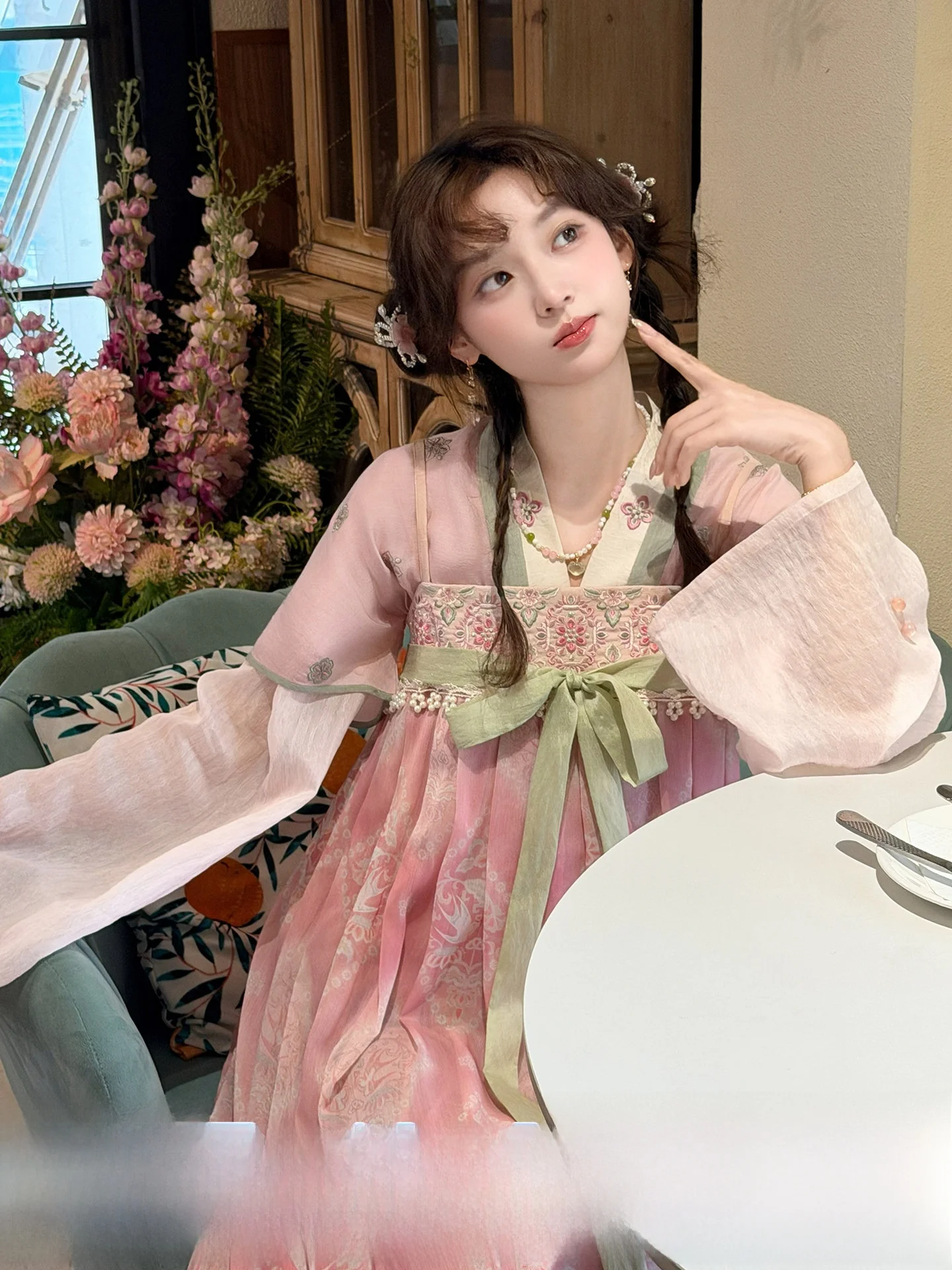 Thirteen Surplus Little Lotus Seed Double Swallow Girl Sensation Improved Chest Hanfu Tunic Daily Dress Set for Teens
Thirteen Surplus Little Lotus Seed Double Swallow Girl Sensation Improved Chest Hanfu Tunic Daily Dress Set for Teens