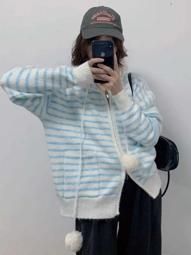 Korean High-End Striped Hooded Knitted Cardigan Women's Loose Lazy Sle Design Outerwear Ball Bouclé Collar Spring Autumn
Korean High-End Striped Hooded Knitted Cardigan Women's Loose Lazy Sle Design Outerwear Ball Bouclé Collar Spring Autumn