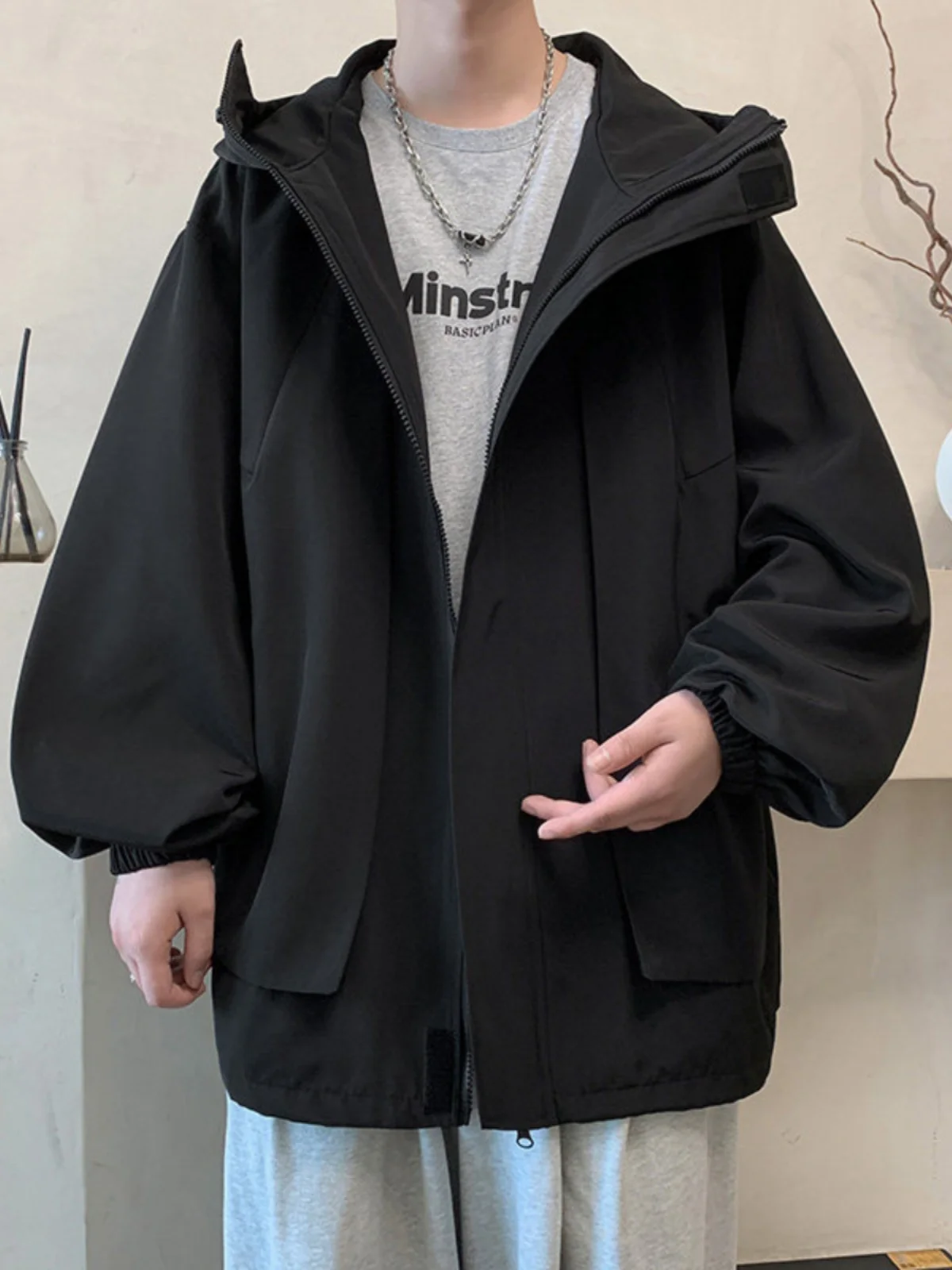 Men's Outdoor Sports Jaet Windproof Waterproof New Autumn Sle y Trendy Brand Versatile Coat Loose Fit Polyester Fiber
Men's Outdoor Sports Jaet Windproof Waterproof New Autumn Sle y Trendy Brand Versatile Coat Loose Fit Polyester Fiber