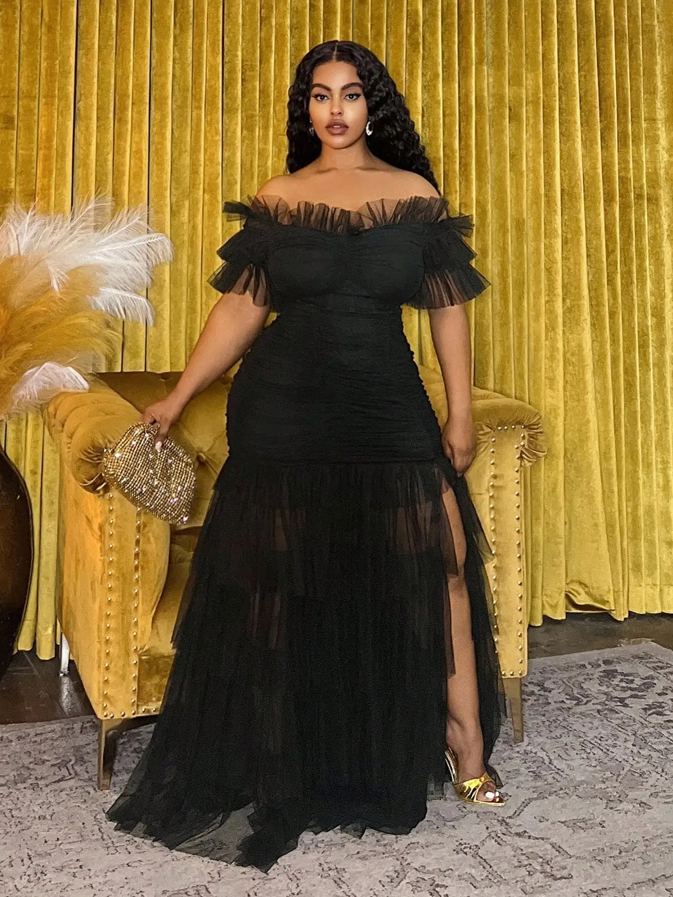 Черное прозрачное макси-платье с открытыми плечами и разрезом для вечеринок и торжественных мероприятий (большие размеры)
Черное прозрачное макси-платье с открытыми плечами и разрезом для вечеринок и торжественных мероприятий (большие размеры)