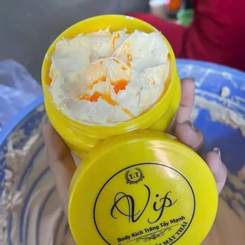 Kem Body Kich Trang Tay Manh VIP Brightening Body Cream 1Bottle Remove Dull Skin Tone Moisturizing Lightening Whiter Skin
Kem Body Kich Trang Tay Manh VIP Brightening Body Cream 1Bottle Remove Dull Skin Tone Moisturizing Lightening Whiter Skin