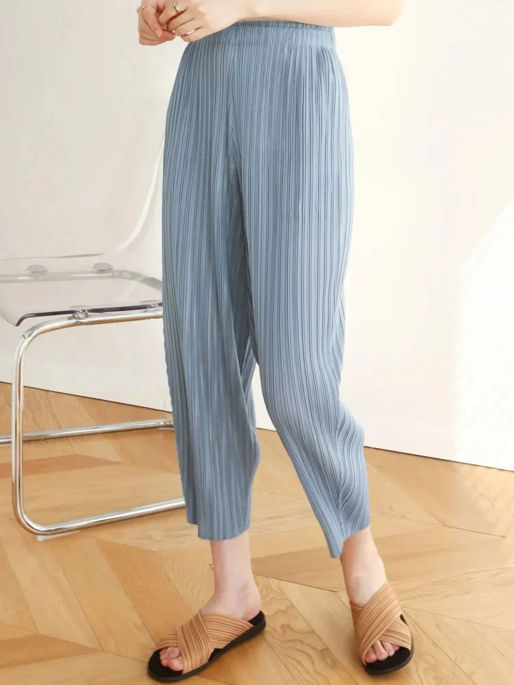 Straight Pleated Pants For Women Elastic Waist Solid Color Thin Trousers Female Casual Clothing 2025 New 2YAA787
Straight Pleated Pants For Women Elastic Waist Solid Color Thin Trousers Female Casual Clothing 2025 New 2YAA787