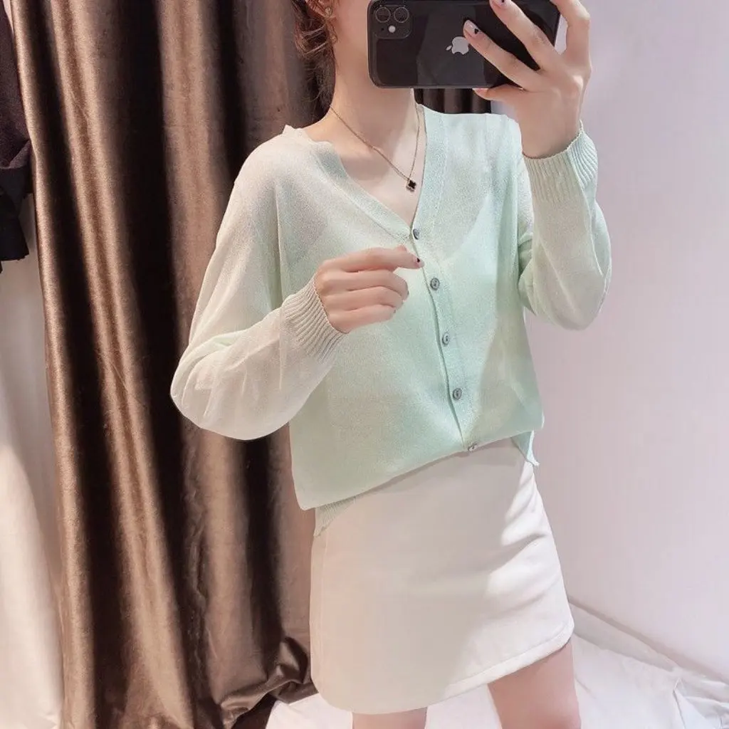 Women's Ice Silk V-Neck Cardigan Spring Autumn Loose Short Knitted Sun Protection Linen Air Conditioning Jacket Thin Shirt
Women's Ice Silk V-Neck Cardigan Spring Autumn Loose Short Knitted Sun Protection Linen Air Conditioning Jacket Thin Shirt