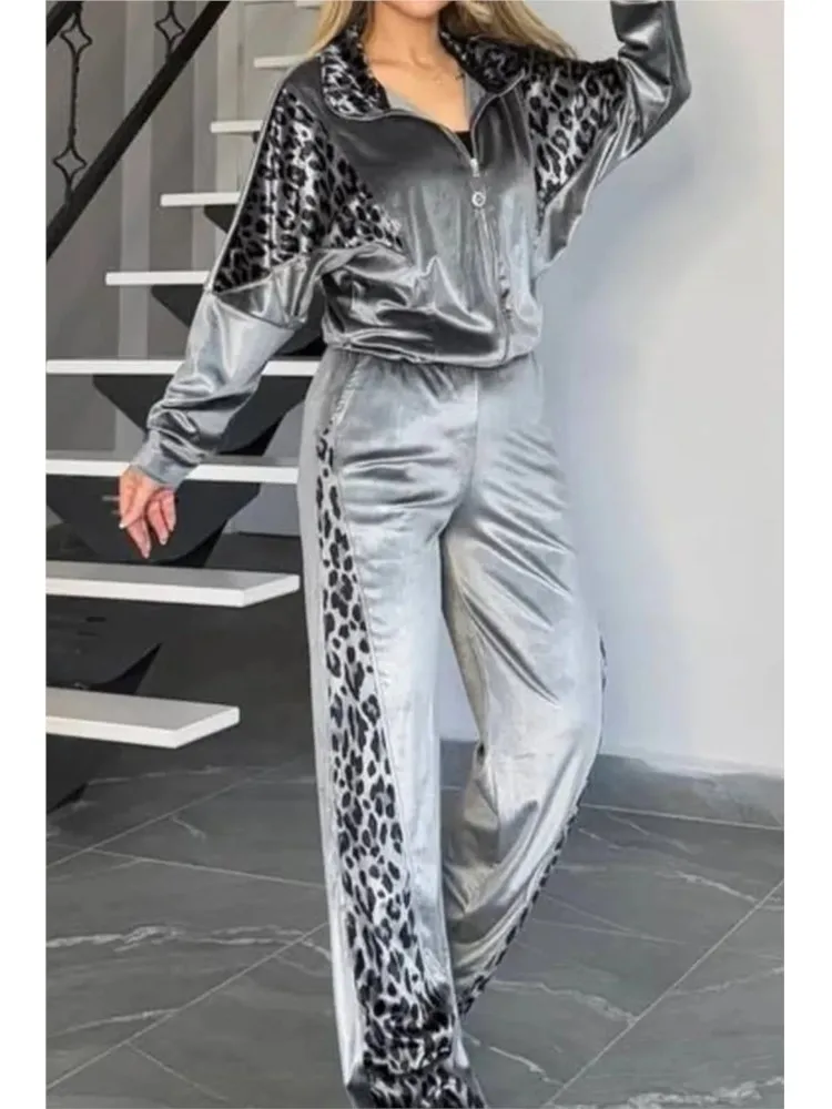 2025 Autumn Fashion Women Two Pieces Set Leopard Print Long-sleeved Lapel Zipper Straight Pants Ladies Suit Casual Outfit Female
2025 Autumn Fashion Women Two Pieces Set Leopard Print Long-sleeved Lapel Zipper Straight Pants Ladies Suit Casual Outfit Female