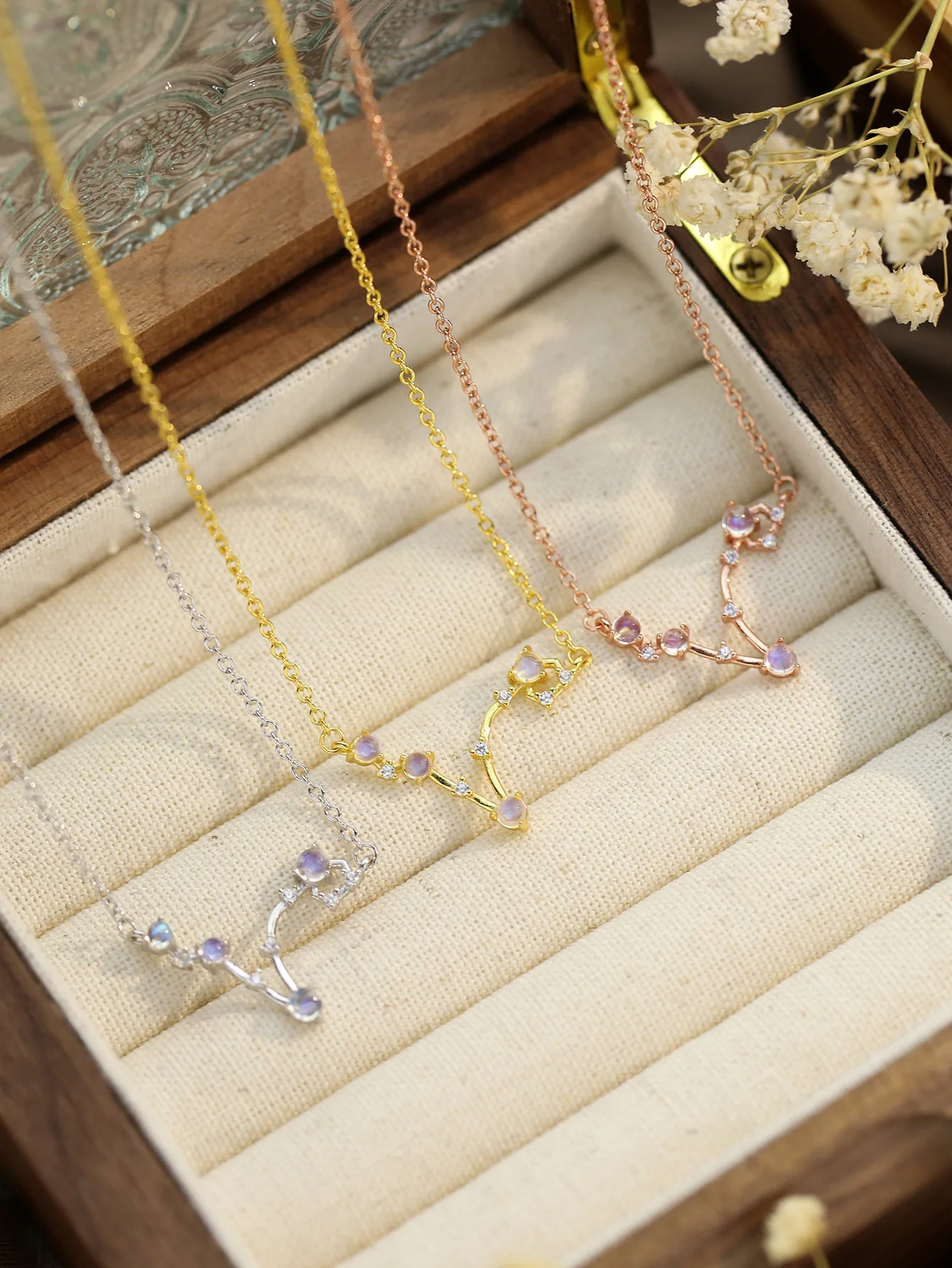 Girls' Necklace Made of Pure 925 Silver and Moon Stone with V-shape Pendant for Classic Simple Style
Girls' Necklace Made of Pure 925 Silver and Moon Stone with V-shape Pendant for Classic Simple Style
