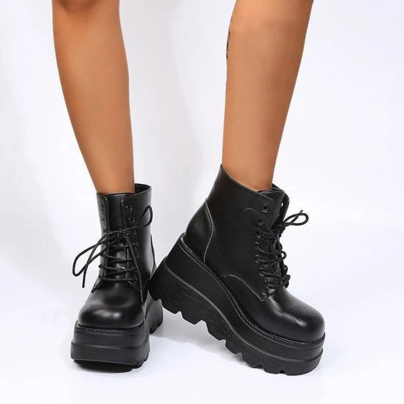 Трендовые ботинки на платформе для косплея, женские высокие сапоги на толстой подошве, непромокаемые кожаные большие короткие ботинки в готическом стиле, различные роли с персонажами
Трендовые ботинки на платформе для косплея, женские высокие сапоги на толстой подошве, непромокаемые кожаные большие короткие ботинки в готическом стиле, различные роли с персонажами