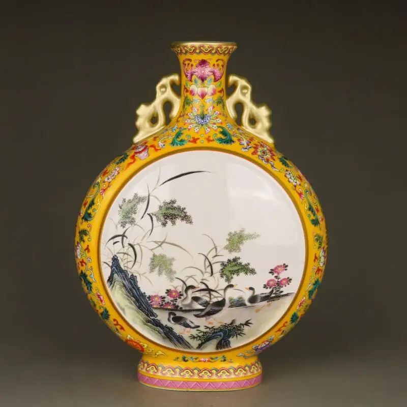 Jingdezhen antique ceramic vases Famille rose porcelain home offices study rooms desktop decorations ornaments
Jingdezhen antique ceramic vases Famille rose porcelain home offices study rooms desktop decorations ornaments