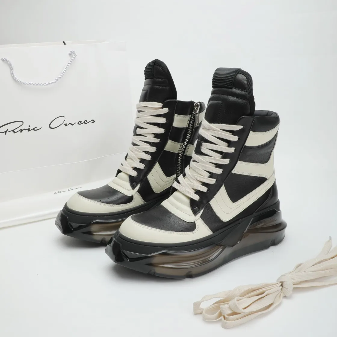 Men's Design Brand Casual Short Boots High End Height Increased Air Cushioned Soled Genuine Leather Mixed Color Trainers Shoes
Men's Design Brand Casual Short Boots High End Height Increased Air Cushioned Soled Genuine Leather Mixed Color Trainers Shoes