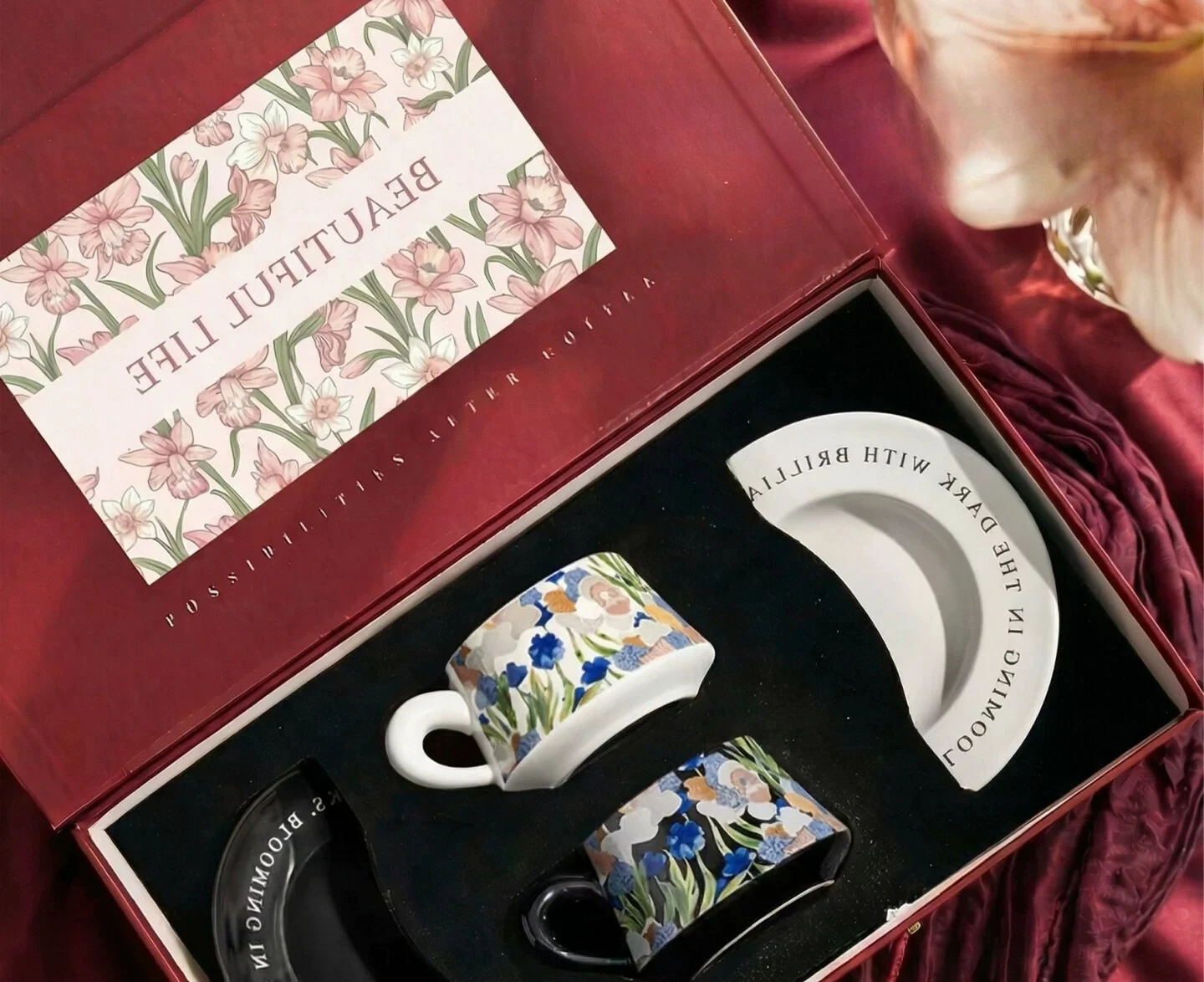 PYH high-end retro coffee cup and saucer set exquisite afternoon tea ceramic cup housewarming new wedding gift
PYH high-end retro coffee cup and saucer set exquisite afternoon tea ceramic cup housewarming new wedding gift