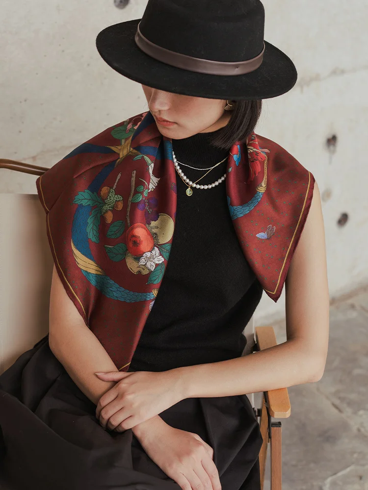 Original Artwork Silk Square Scarf Zhou Xiaodou Plant Beauty Red Black Print Silk Twill Wrap Fashionable All-Season Accessory
Original Artwork Silk Square Scarf Zhou Xiaodou Plant Beauty Red Black Print Silk Twill Wrap Fashionable All-Season Accessory