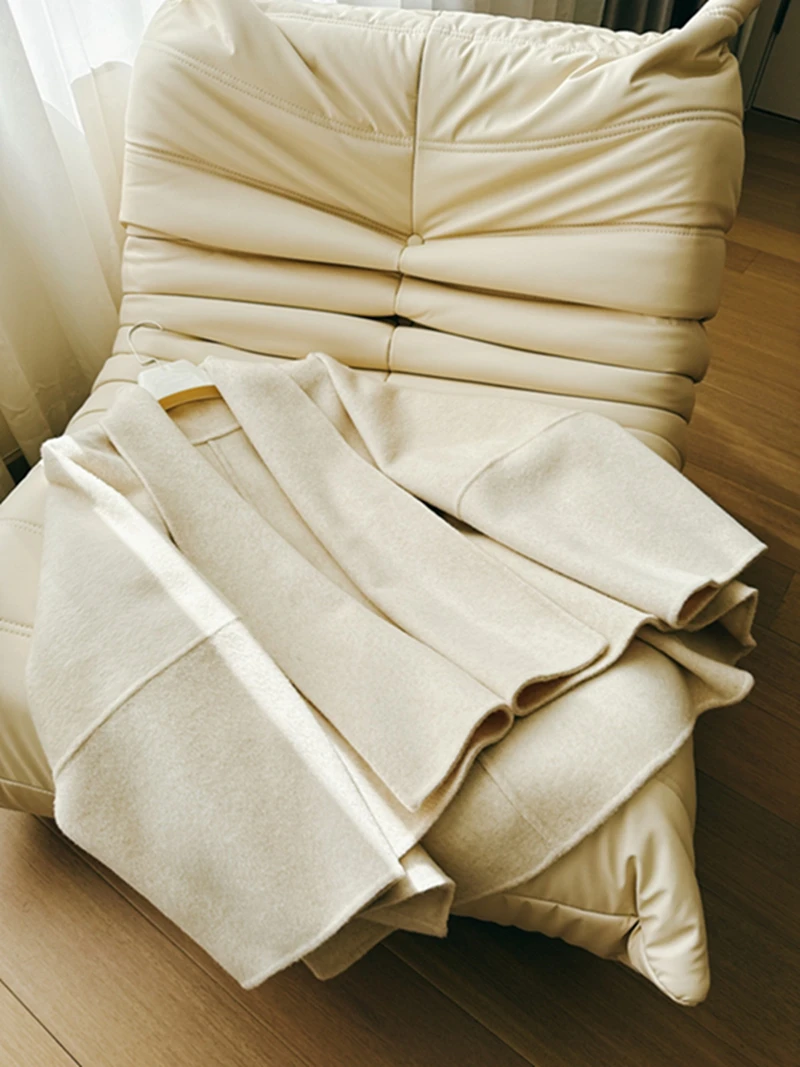 Двустороннее шерстяное пальто Ele для женщин, свободный крой, белое, с воротником-хомутом, высококачественная верхняя одежда для миниатюрных дам
Двустороннее шерстяное пальто Ele для женщин, свободный крой, белое, с воротником-хомутом, высококачественная верхняя одежда для миниатюрных дам