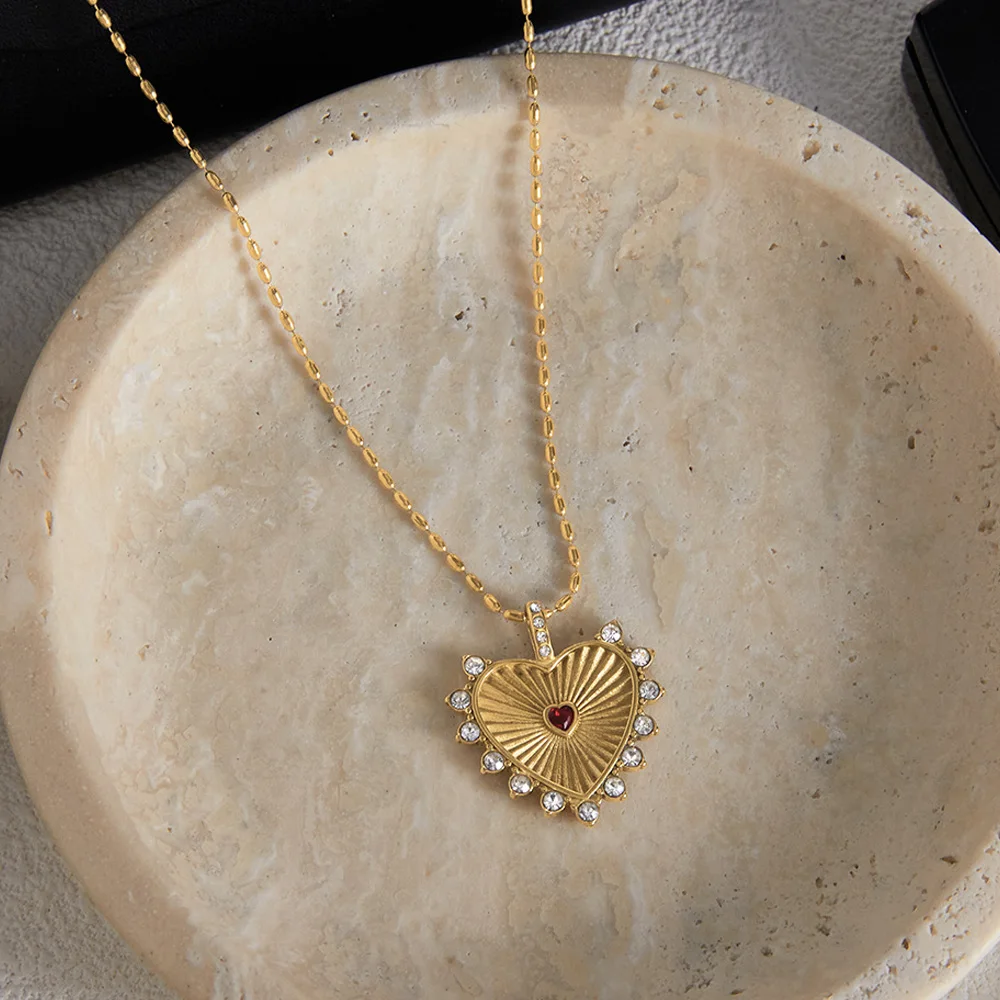 Women Vintage Classic Heart Necklace 18K Gold Color Plated Stainless Steel Pendant Fashion Girls Jewelry Gifts
Women Vintage Classic Heart Necklace 18K Gold Color Plated Stainless Steel Pendant Fashion Girls Jewelry Gifts
