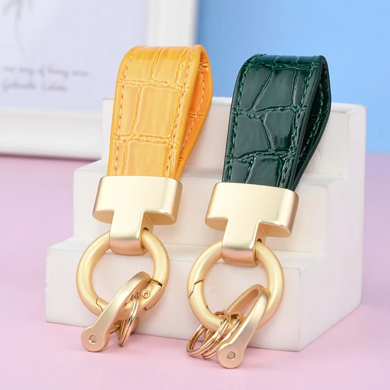 New Style Leather Keychain with Minimalistic Bag Pendant and Creative Horseshoe Buckle, Fashionable Leather Cord Car Key Holder
New Style Leather Keychain with Minimalistic Bag Pendant and Creative Horseshoe Buckle, Fashionable Leather Cord Car Key Holder