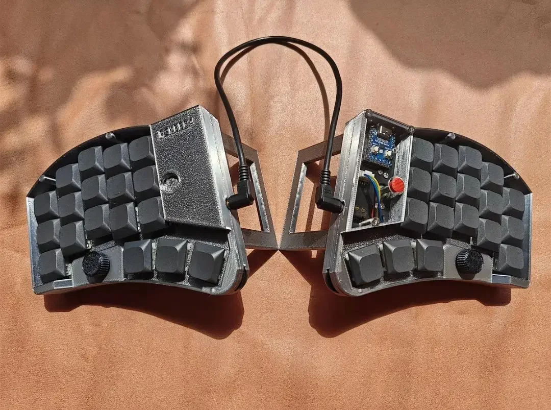 Низкопрофильная механическая клавиатура Little Red Dot, 36-клавишная проводная портативная эргономичная геймерская флакон с возможностью горячей замены, складная ось 
Низкопрофильная механическая клавиатура Little Red Dot, 36-клавишная проводная портативная эргономичная геймерская флакон с возможностью горячей замены, складная ось