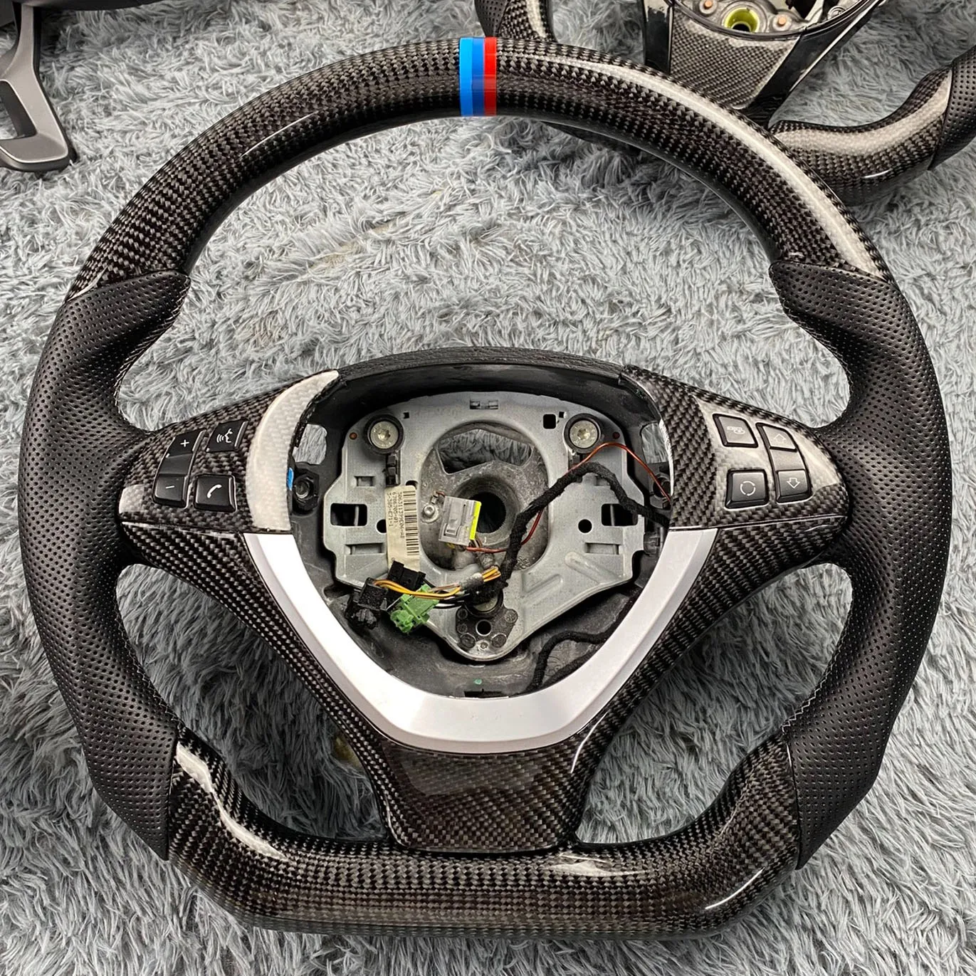 New High Quality Carbon Fiber Leather Steering Wheel For BMW E70 2008 2009 2010 2011 2012 2013 No Paddle
New High Quality Carbon Fiber Leather Steering Wheel For BMW E70 2008 2009 2010 2011 2012 2013 No Paddle