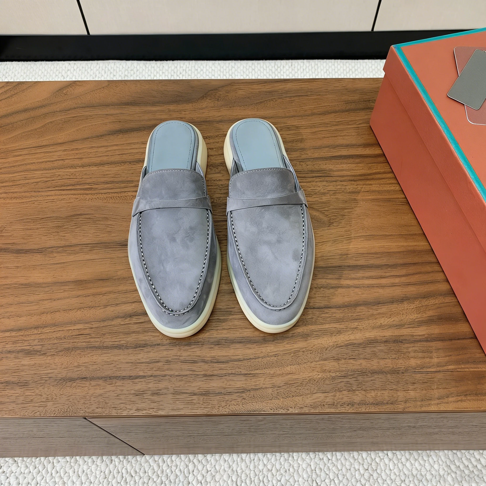 High-End Fashionable Sheepskin Comfortable Unisex Casual Shoes Stylish Leather Footwear for Men And Women
High-End Fashionable Sheepskin Comfortable Unisex Casual Shoes Stylish Leather Footwear for Men And Women