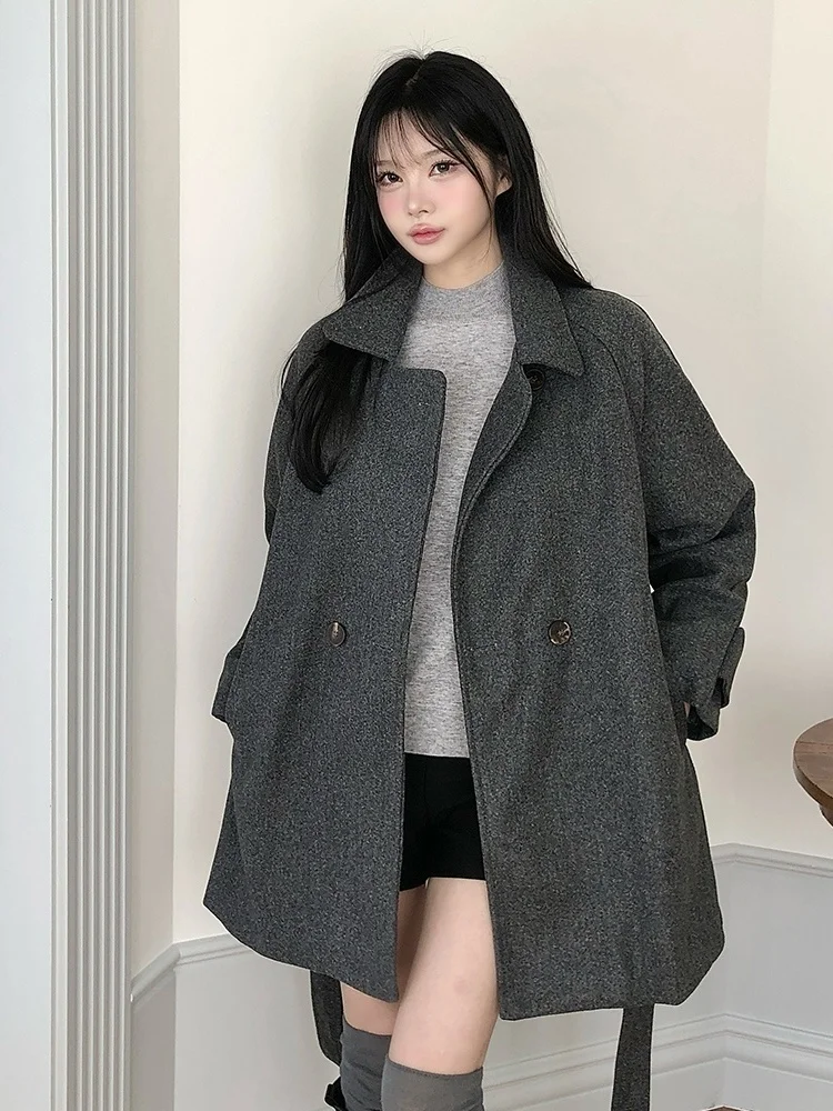 Ele Chic Woolen Coat Women's Long Waist Belted Stand Collar Jaet Commute Sle Loose Fit Chinese Manufacturer
Ele Chic Woolen Coat Women's Long Waist Belted Stand Collar Jaet Commute Sle Loose Fit Chinese Manufacturer
