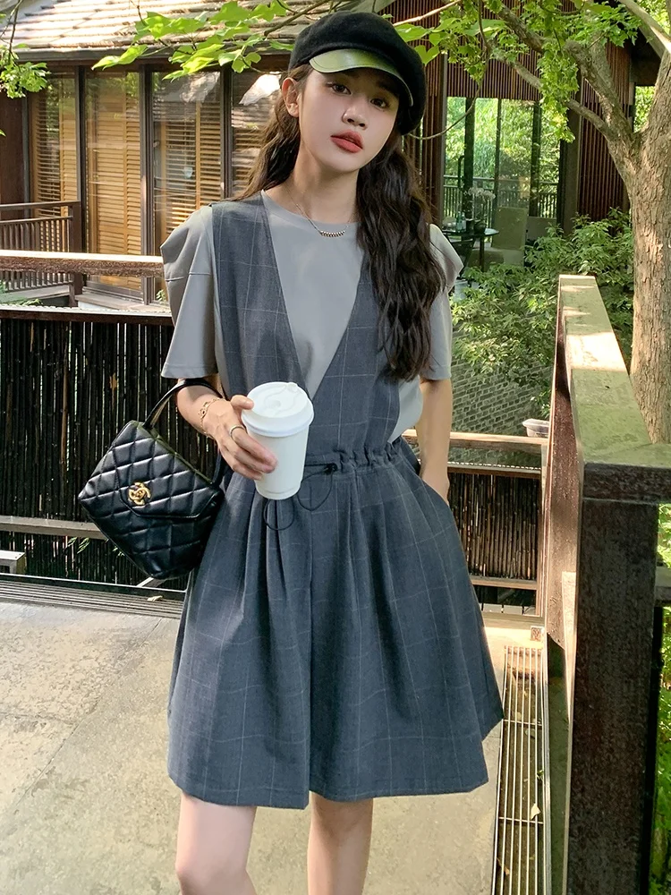 Casual Fashion Grey Overalls Shorts Set Women Summer Trendy Anti-aging Small Size Wide Leg Jumpsuit Two-piece Set
Casual Fashion Grey Overalls Shorts Set Women Summer Trendy Anti-aging Small Size Wide Leg Jumpsuit Two-piece Set