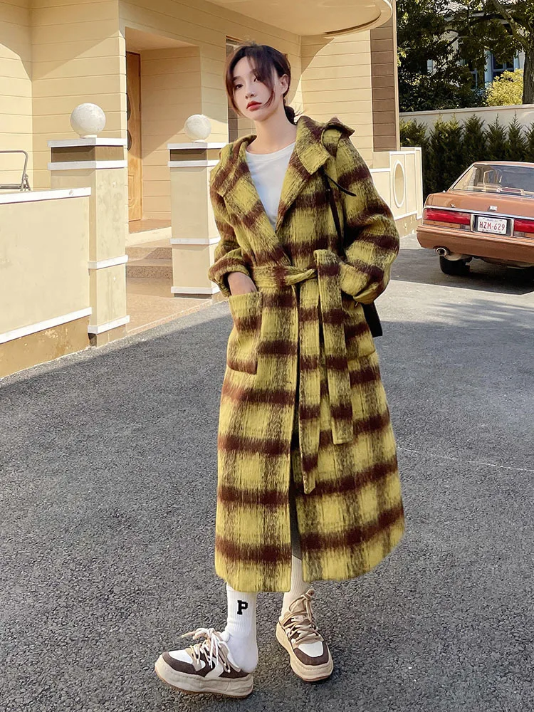 High Street Style Woolen Cashmere Overcoat Women Super Long Plaid 2022 Autumn Winter New Belt Lapel Female Clothing
High Street Style Woolen Cashmere Overcoat Women Super Long Plaid 2022 Autumn Winter New Belt Lapel Female Clothing