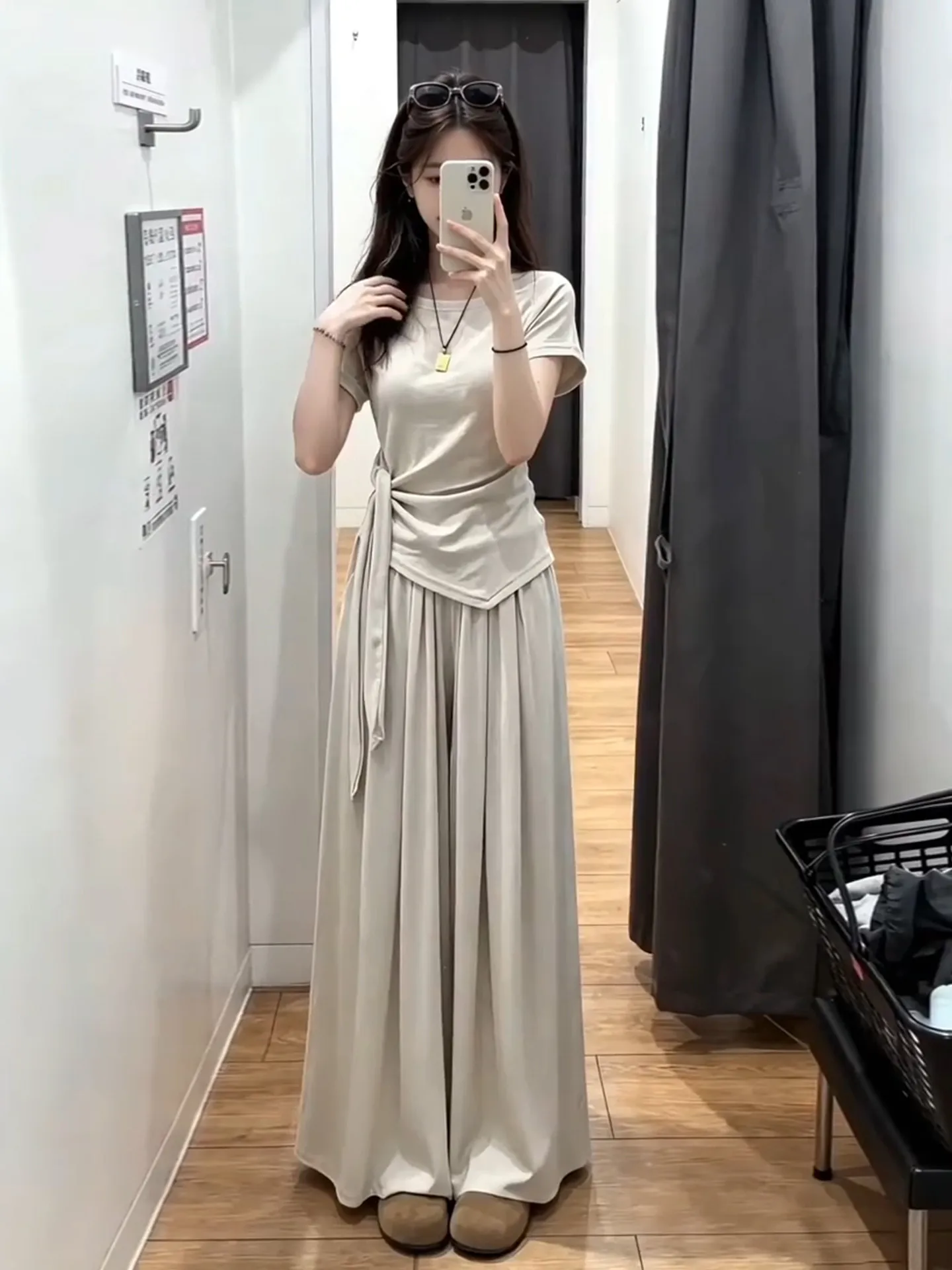 Unique Beautiful Korean Style Women's Wide Leg Pants Set Summer Fashion High Waist T-Shirt Two-Piece Suit Sweet Style
Unique Beautiful Korean Style Women's Wide Leg Pants Set Summer Fashion High Waist T-Shirt Two-Piece Suit Sweet Style