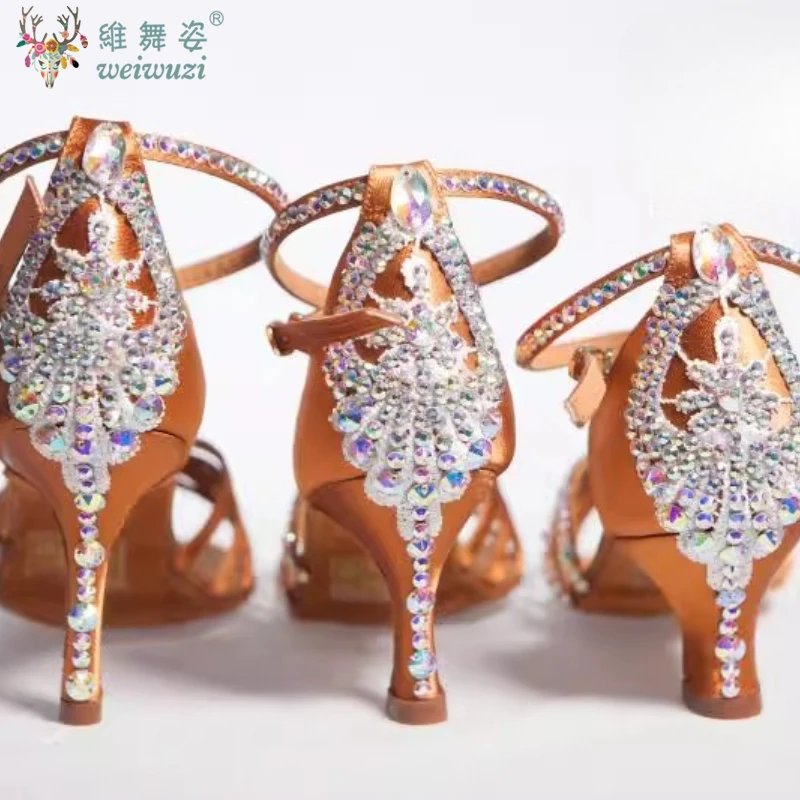 Туфли для латинских танцев, черные бронзовые туфли со стразами для девочек, туфли для латинских танцев на высоком каблуке с мягкой подошвой для взрослых, SALSA Diamond, бальные туфли для латинских танцев
Туфли для латинских танцев, черные бронзовые туфли со стразами для девочек, туфли для латинских танцев на высоком каблуке с мягкой подошвой для взрослых, SALSA Diamond, бальные туфли для латинских танцев