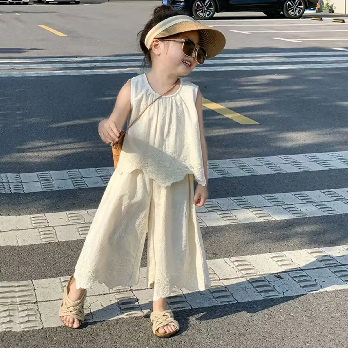2-7Years Girls' Korean Version Set Summer New Item for Baby Girls Lace Sleeveless Vest+ Kids Casual Wide Leg Pants Two-piece Set
2-7Years Girls' Korean Version Set Summer New Item for Baby Girls Lace Sleeveless Vest+ Kids Casual Wide Leg Pants Two-piece Set