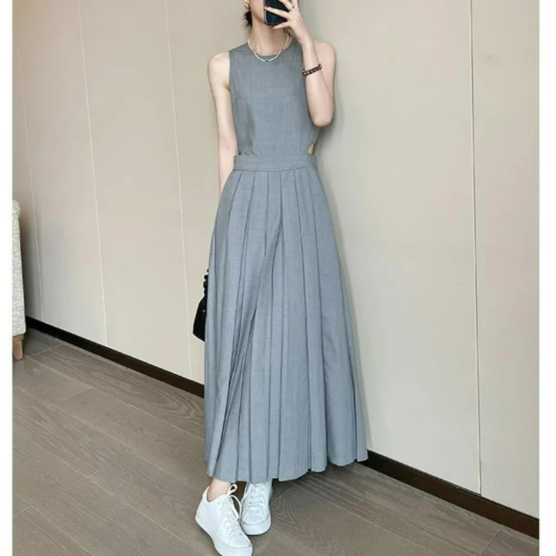 Summer Pleated Long Dresses Sleeveless Ladies 2025 Temperament Gray French Hollow Waist Women Solid Color Round Neck Clothing
Summer Pleated Long Dresses Sleeveless Ladies 2025 Temperament Gray French Hollow Waist Women Solid Color Round Neck Clothing