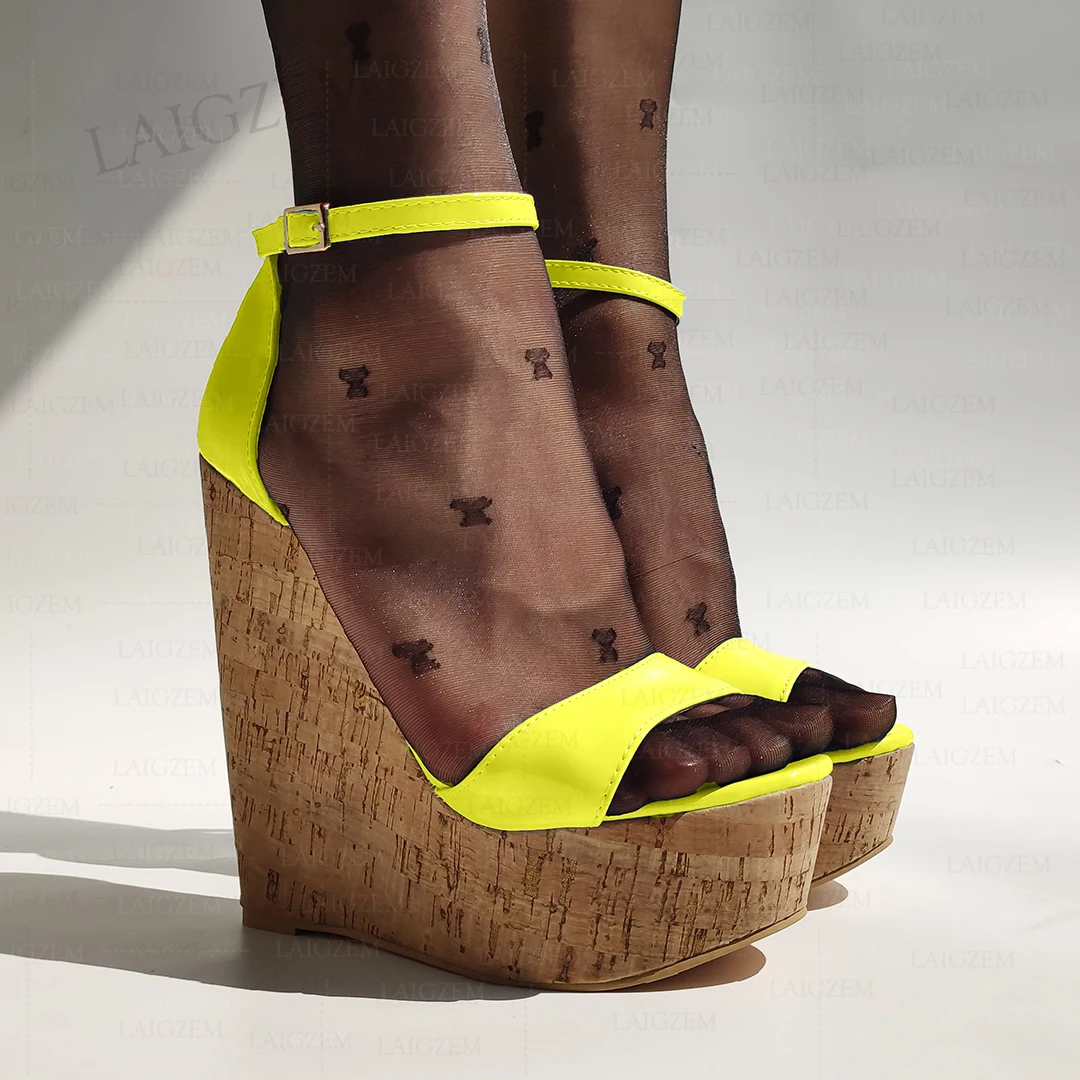 Женские сандалии LAIGZEM на платформе, с ремешком на щиколотке, с открытым носком, туфли-лодочки для вечеринок, базовые женские туфли больших размеров 38, 41, 42, 44, 52
Женские сандалии LAIGZEM на платформе, с ремешком на щиколотке, с открытым носком, туфли-лодочки для вечеринок, базовые женские туфли больших размеров 38, 41, 42, 44, 52